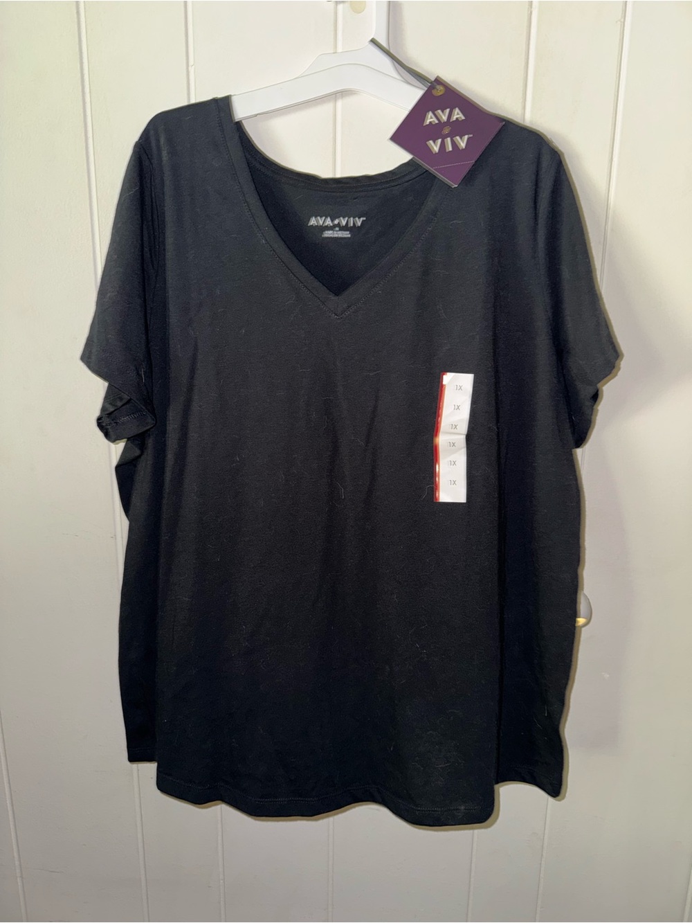 Ava & Viv Black V-Neck Short Sleeve Tee